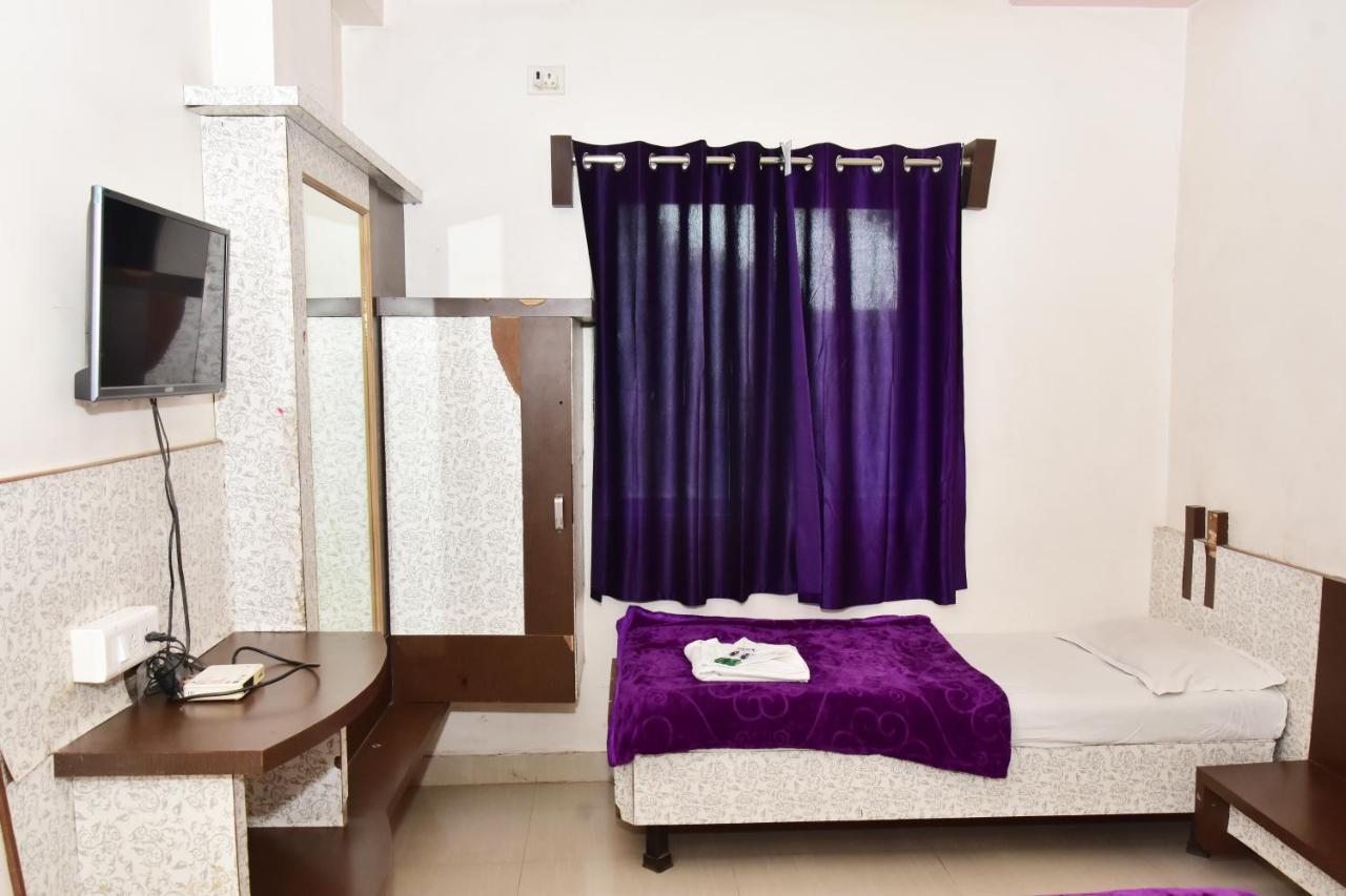 Hotel Temple Sai Ширди Екстериор снимка