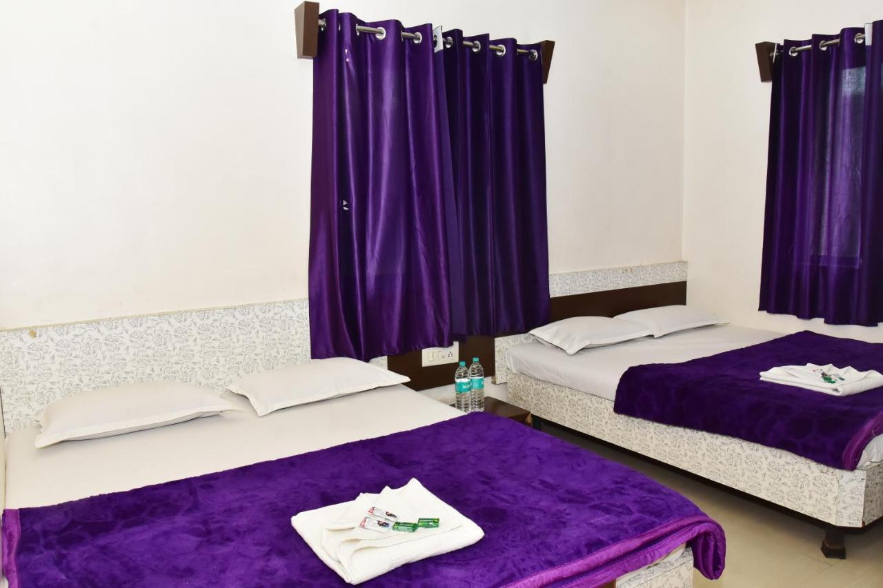 Hotel Temple Sai Ширди Екстериор снимка
